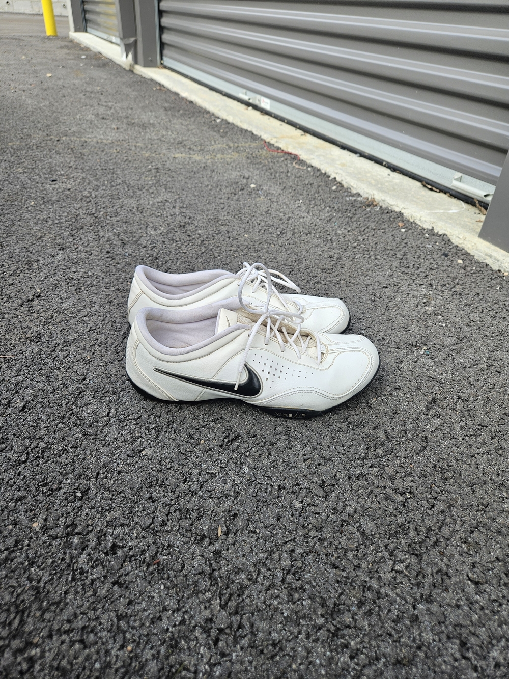 Nike Air Series Men's 10.5 White Black Leather Athletic Training Shoes